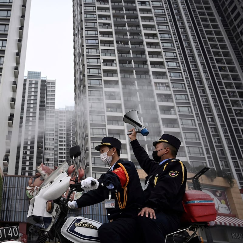 图为广州居民楼;当前中国房地产行业所面临的困境对整体经济有长远影响。(路透社图片)
