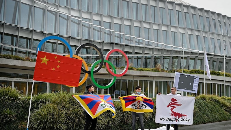 资料图片:国际西藏网络的活动人士在国际奥委会总部前,呼吁抵制北京 2022 年冬季奥运会。(法新社)