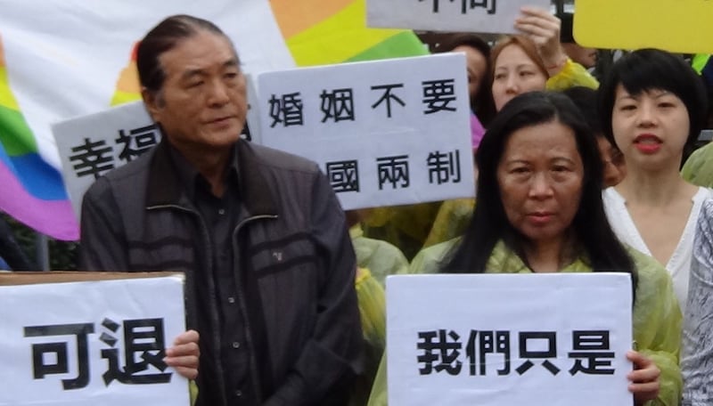 为女儿争取同志婚姻平权的Cindy爸妈。(记者夏小华摄)