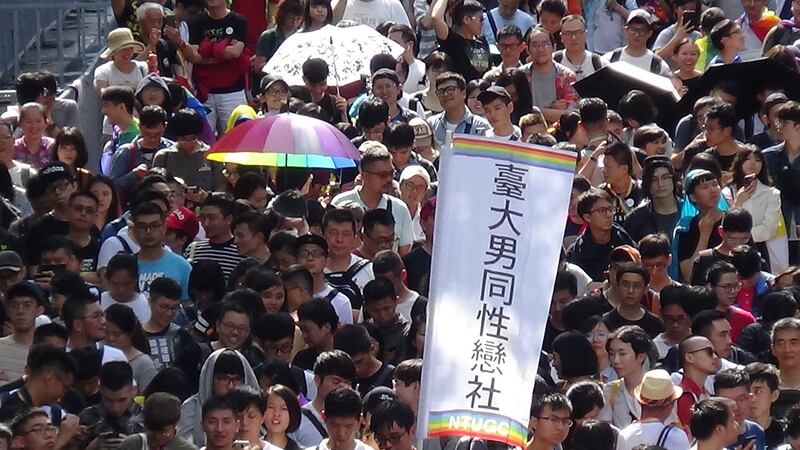 台湾同志现身立法院外争取同性婚姻平权,成为亚洲第一同性婚姻合法地方。(记者夏小华摄)