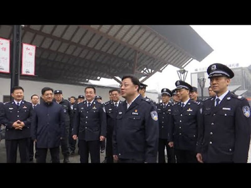 孙力军曾经是中共中央政法委前书记孟建柱秘书,因其工作勤奋、性格活跃,深得上司赏识。(视频截图)