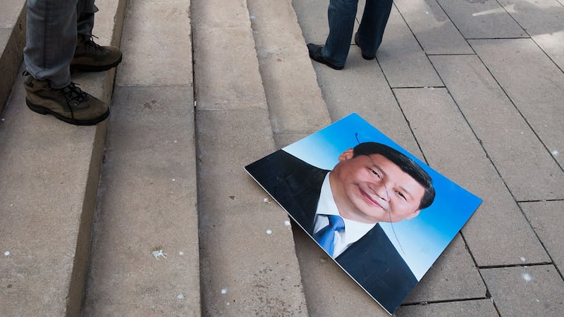 学者认为美中谈判破裂将动摇习近平个人权威。(资料图/法新社)